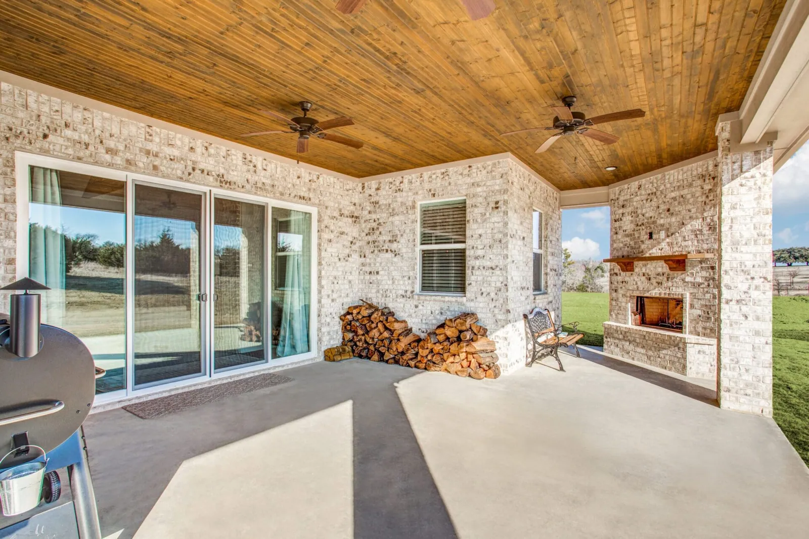 Craftsman covered patio